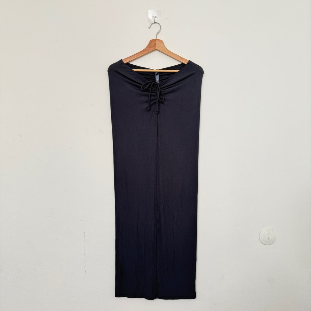 Skims Soft Lounge Ruched-front Long Skirt In Graphite - Picture 11 of 13